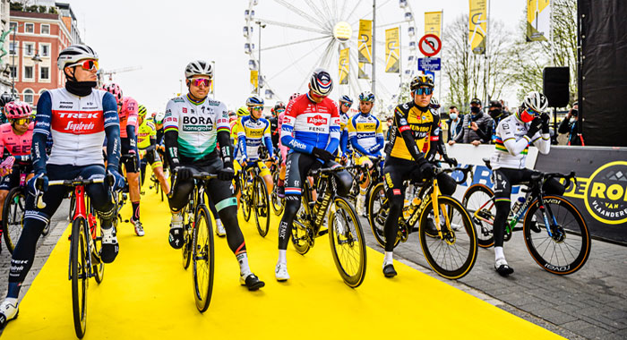 de start van de Ronde van Vlaanderen 2021, (c) Flanders Classics